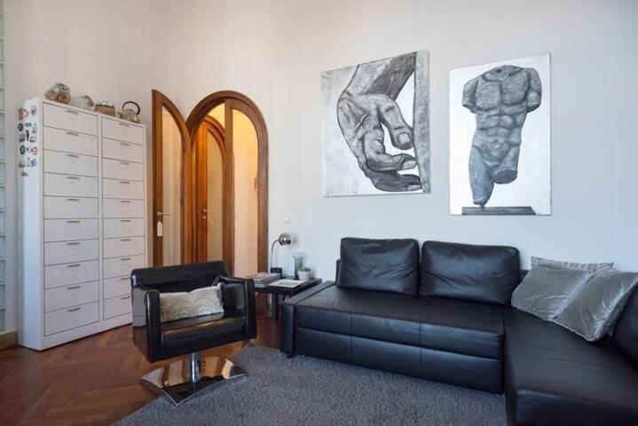 Vesuvius Suite - Elegante Appartamento In Centro Наполи Екстериор снимка